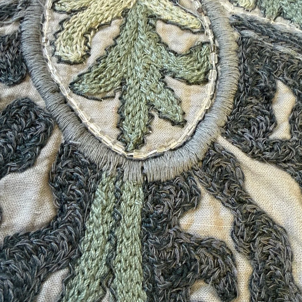 Pottery Barn 20 x 20 crewel embroidered botanical leaf pillow cover Cream blue
